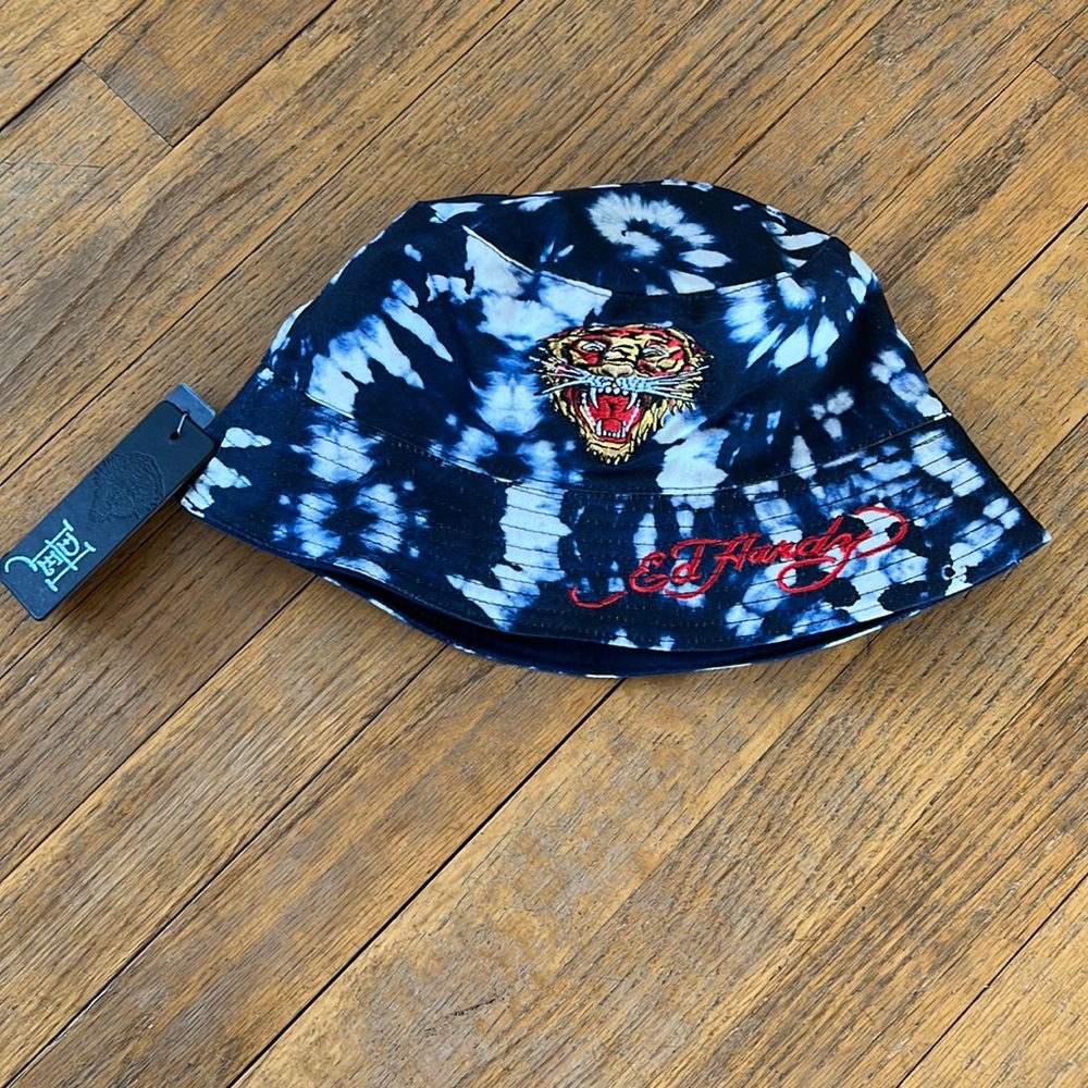 NWT ED HARDY REVERSIBLE BUCKET HAT!!